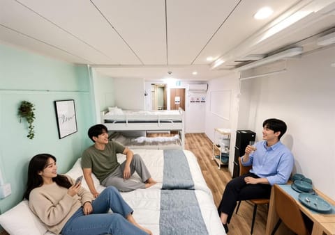 People, Photo of the whole room, Bedroom