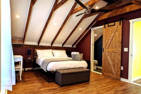 Shower, Toilet, Bed, Bathroom, Bedroom, fireplace
