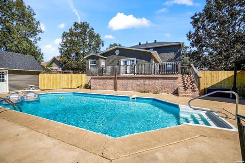 Lake Hamilton Carriage House 5BR; 3.5BA Sleeps 17! House in Rockwell