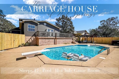 Lake Hamilton Carriage House 5BR; 3.5BA Sleeps 17! House in Rockwell