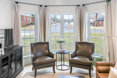 Lake Hamilton Carriage House 5BR; 3.5BA Sleeps 17! House in Rockwell