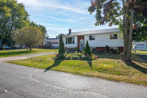 Property building, Day, Garden, Garden view, Street view