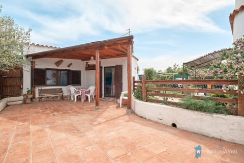 Property building, Balcony/Terrace, Dining area