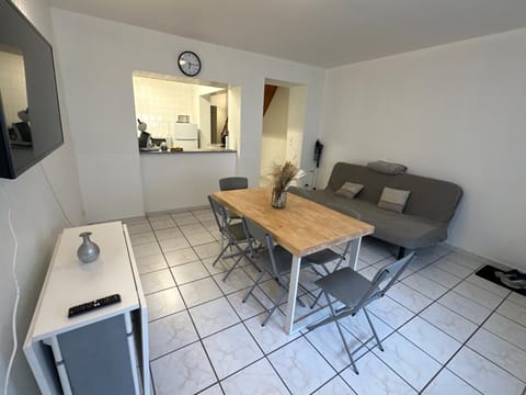 Agréable maison 2 ch 5 mins Valenciennes et garage House in Valenciennes