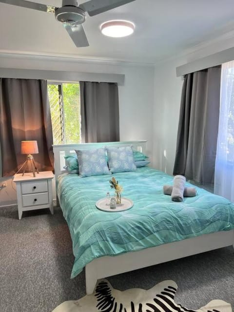 Bed, Bedroom, fireplace, towels