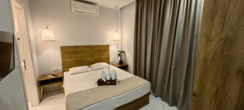 Bed, Photo of the whole room, Bedroom, towels, air conditioner