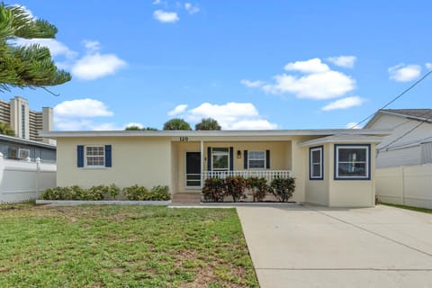 3 Bedrooms Family Travel Corporate Travel House in Daytona Beach Shores