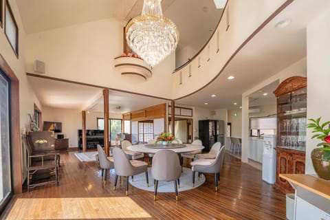 Restaurant/places to eat, Living room, Dining area, Breakfast