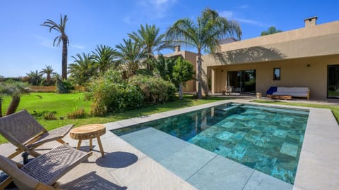 Property building, Day, Swimming pool