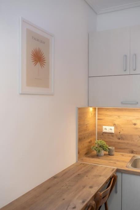 Cozy 1Bdrm Apt/walk to the beach Apartment in Alimos