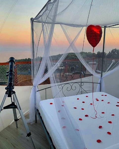 Patio, Bed, Natural landscape, View (from property/room), Balcony/Terrace, Photo of the whole room, Bedroom, Swimming pool, Breakfast, Sunrise, Sunset