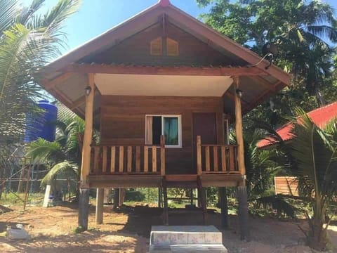 ฟาดิลบังกะโล Fadel bungalow Bed and Breakfast in Krabi Changwat
