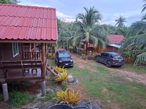ฟาดิลบังกะโล Fadel bungalow Bed and Breakfast in Krabi Changwat