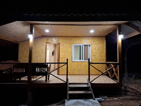 ฟาดิลบังกะโล Fadel bungalow Bed and Breakfast in Krabi Changwat