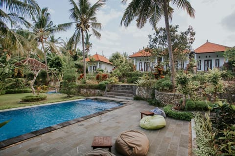 Property building, Spring, Garden, Garden view, Pool view, Swimming pool, sunbed