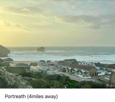 Citrus Chalet, modern light and airy! House in Redruth