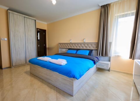 Bed, Bedroom, towels, wardrobe