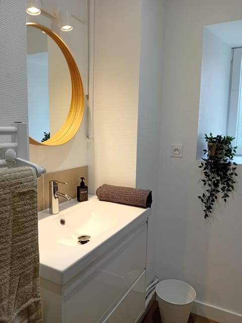 Shower, Toilet, Bathroom, heating