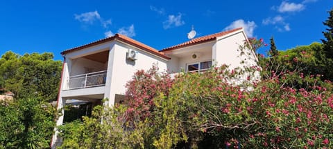 Villa Timić Apartment in Bol