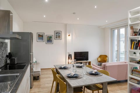TV and multimedia, Kitchen or kitchenette, Living room
