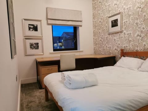 Riverside Cockatoo's Cottage Charming 3 Bed Retreat for up to 10 Guests House in England