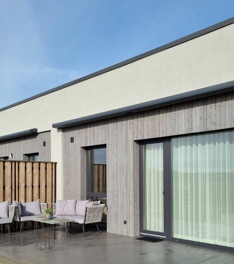 Property building, Patio, Day, Balcony/Terrace, Balcony/Terrace
