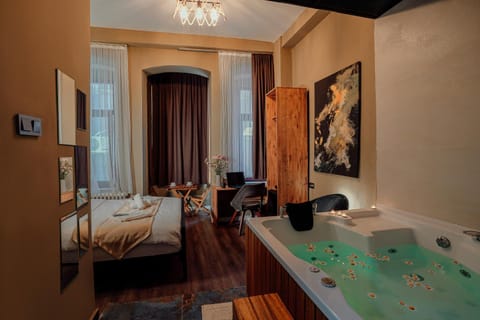 Bed, Hot Tub, Photo of the whole room, Bedroom, Bath