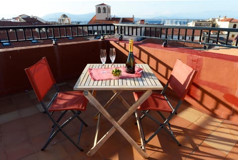 Natural landscape, View (from property/room), Balcony/Terrace, City view, Sea view