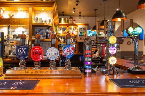 Lounge or bar, Drinks