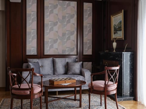 Living room, Seating area