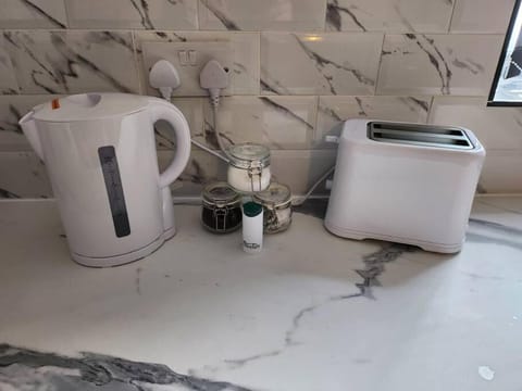 ApartHotel Flat 8 - 10 min to centre by Property Promise Apartment in Cardiff