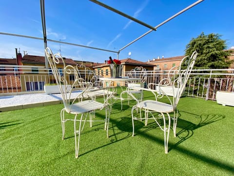 View (from property/room), Balcony/Terrace, Dining area