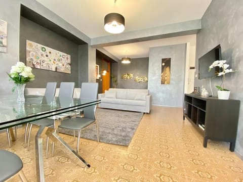 Living room, Dining area