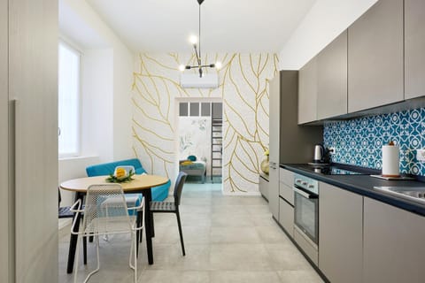 Kitchen or kitchenette, Living room, Seating area, Dining area, dishwasher, pet friendly, stove
