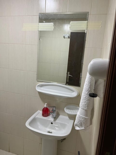 Shower, Bathroom, towels