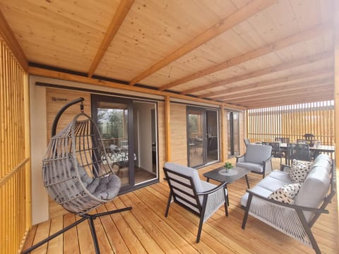 Day, Balcony/Terrace, Seating area, Dining area