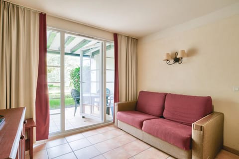 Bed, Living room