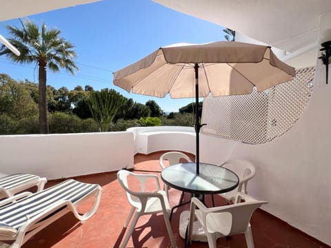 Garden, View (from property/room), Balcony/Terrace, Seating area, Garden view, sunbed