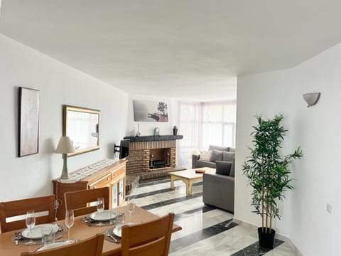 Living room, Seating area, Dining area