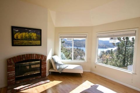 Outrageous Lake View Villa pets ok Villa in Lake Arrowhead