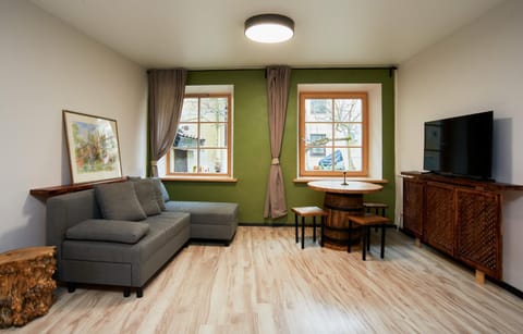 TV and multimedia, Living room, Seating area, Evening entertainment