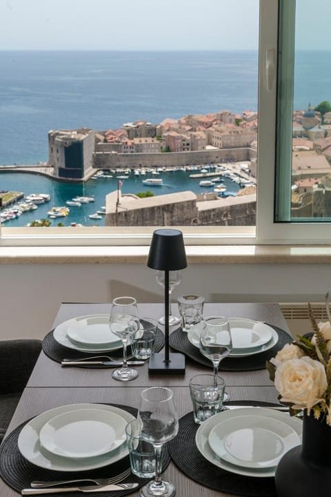 View (from property/room), Living room, Dining area, City view, Landmark view