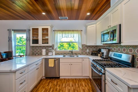 Alameda luxury 2BR 2BA house, AC, near ferry to San Francisco, 2 free parking spaces House in Alameda