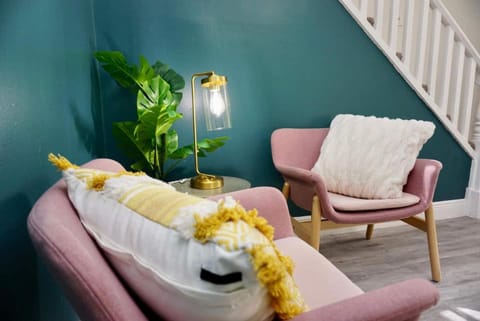 10 beds! Large home Groups multiple families House in Tampa