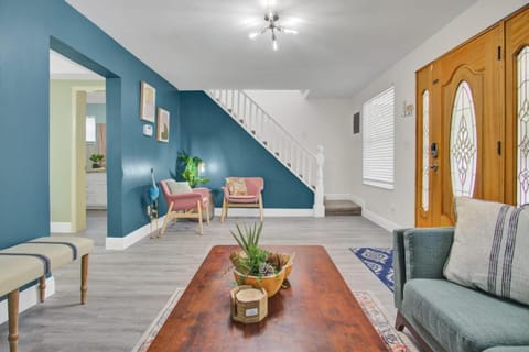 10 beds! Large home Groups multiple families House in Tampa