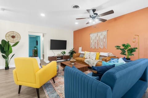 7 beds Walk 2 BEACH Great for Families & Groups House in Pompano Beach