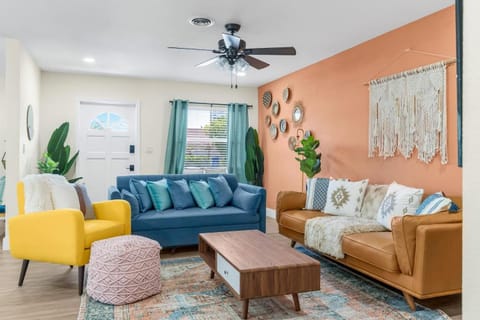 7 beds Walk 2 BEACH Great 4 Families & Groups #1 House in Pompano Beach