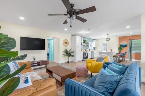 7 beds Walk 2 BEACH Great 4 Families & Groups #1 House in Pompano Beach