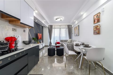 Coffee/tea facilities, Kitchen or kitchenette, Living room, Seating area, Dining area, stove