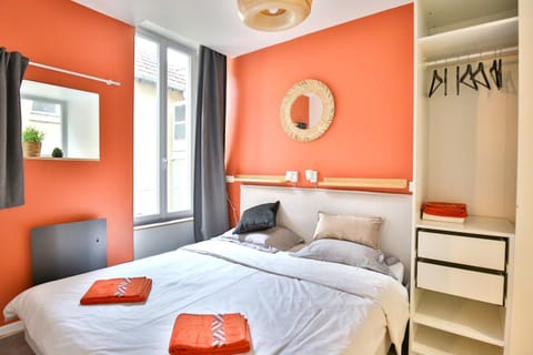 Bed, Photo of the whole room, Bedroom, wardrobe